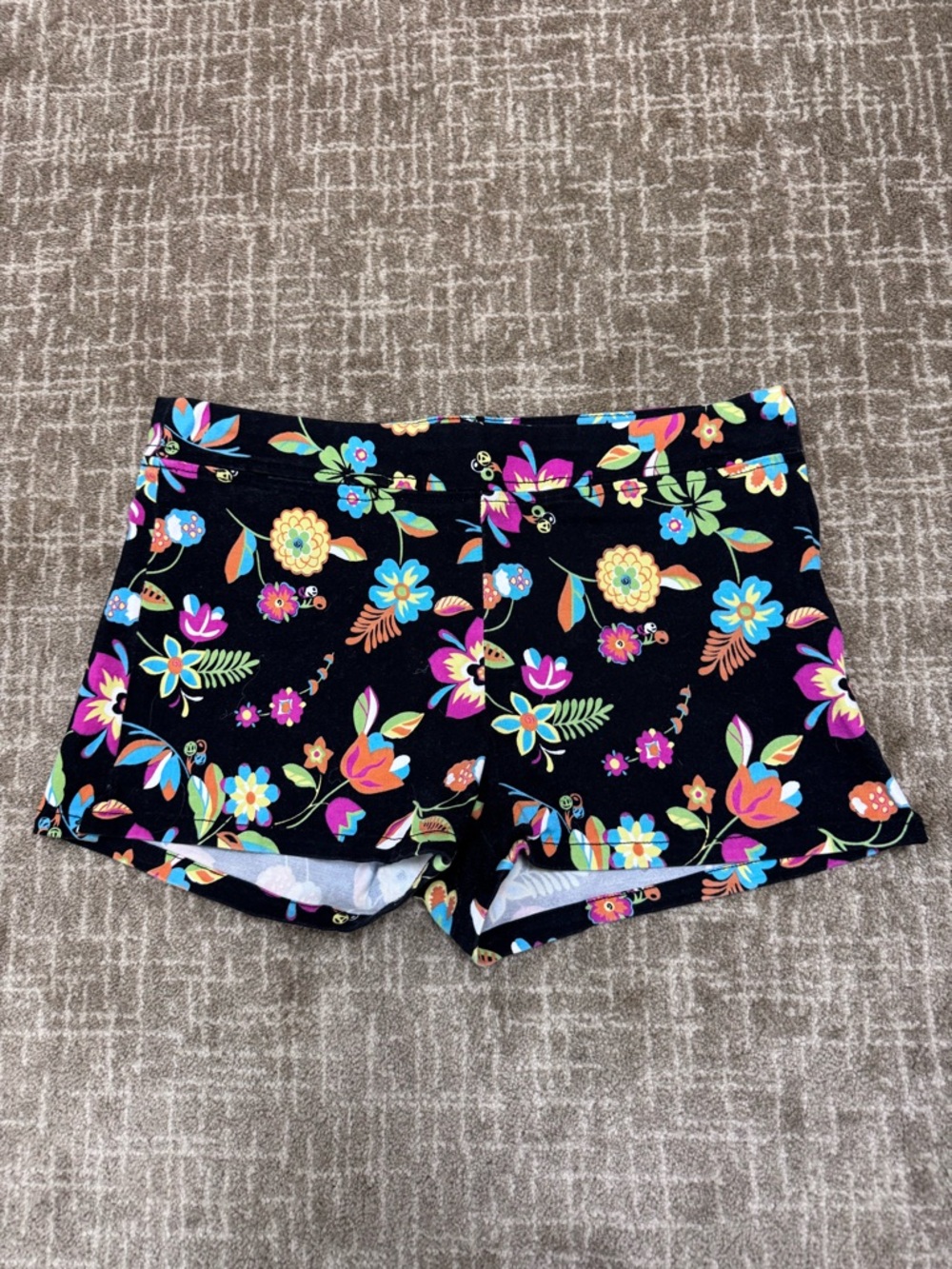 Guess Black Floral Shorts with Bright Multicolor Print sz 32